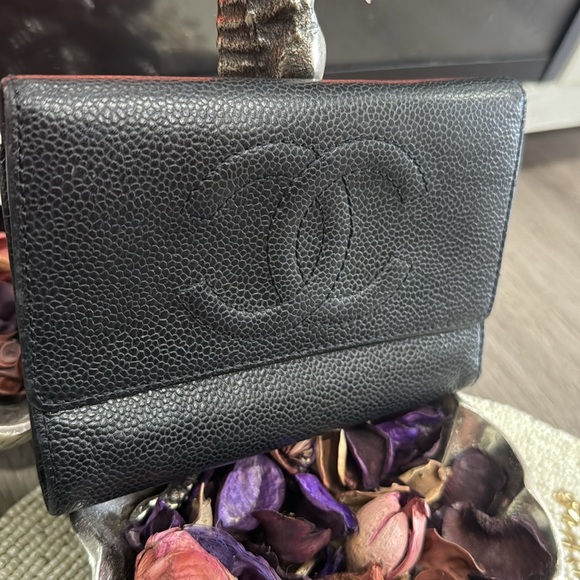 CHANEL Bifold Long Wallet In Great Condition Hard to find.. - Picture 11 of 16